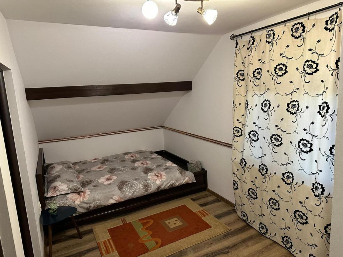 Casa de vacanta Mirela Novaci Străini Exterior foto